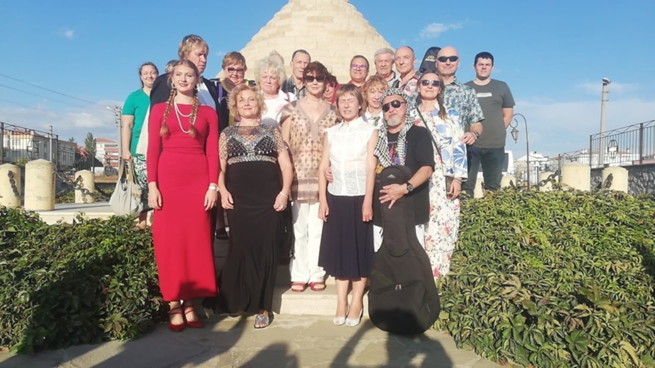 rus turizm elçileri rus anıtının Önünde unutulmaz bir konser verdi