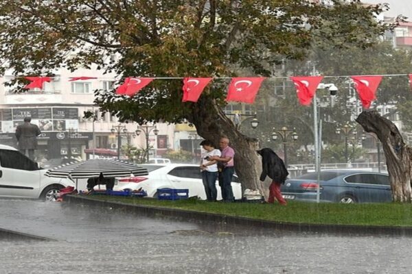 Sağanak Tekirdağ’ı Etkisine Aldı