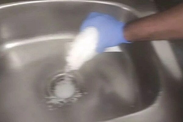 Sağlığa Büyük Tehdit: Lavabo Açıcılar