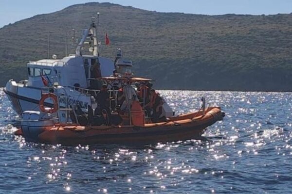 Sahil Güvenlik Maden Adası’nda 21 Düzensiz Göçmeni Kurtardı