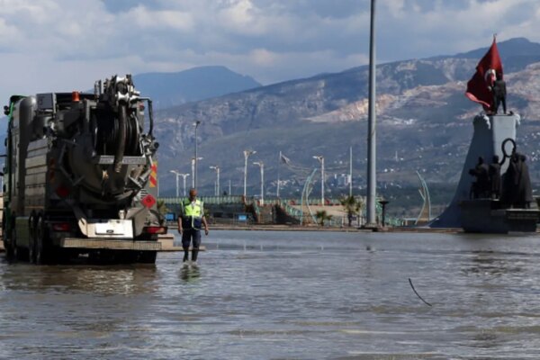 Sahil Tekrar Sular Altında Kaldı