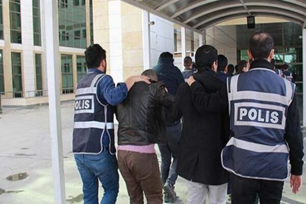 Sahte Dolarla Yurda Giriş Yapan Yabancı Uyruklu 2 Kişi Tutuklandı