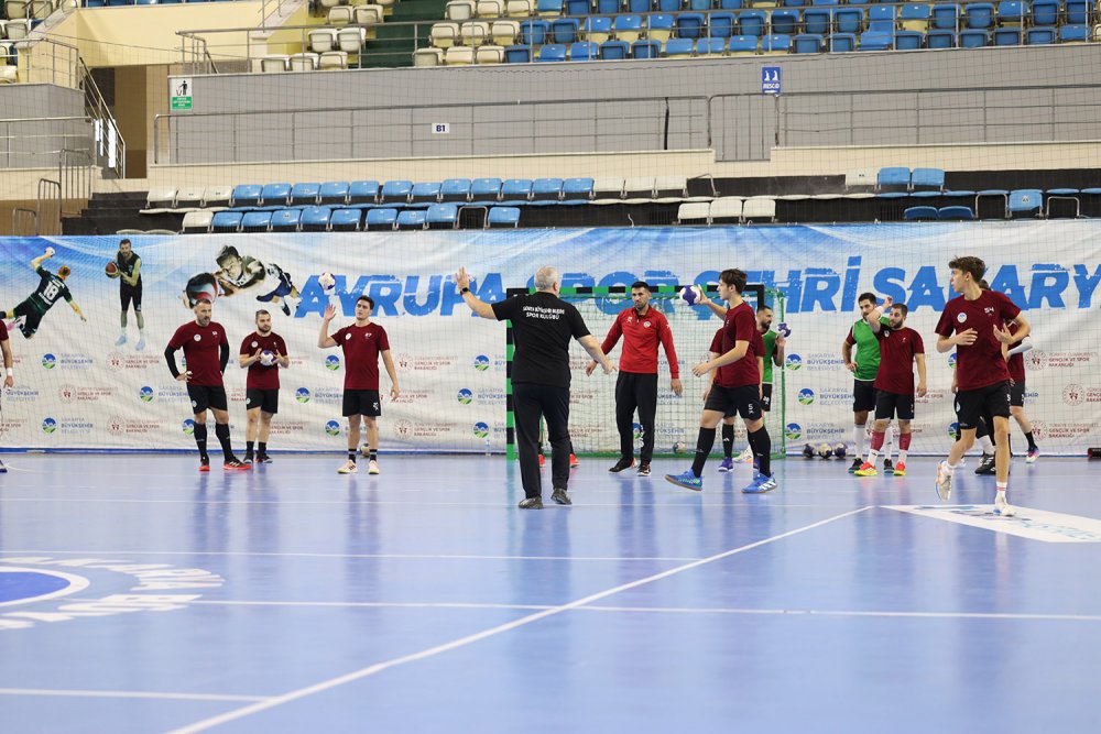 Sakarya Büyükşehir Belediyespor Hentbol Takımı, Spor Toto Maçına Hazırlanıyor!