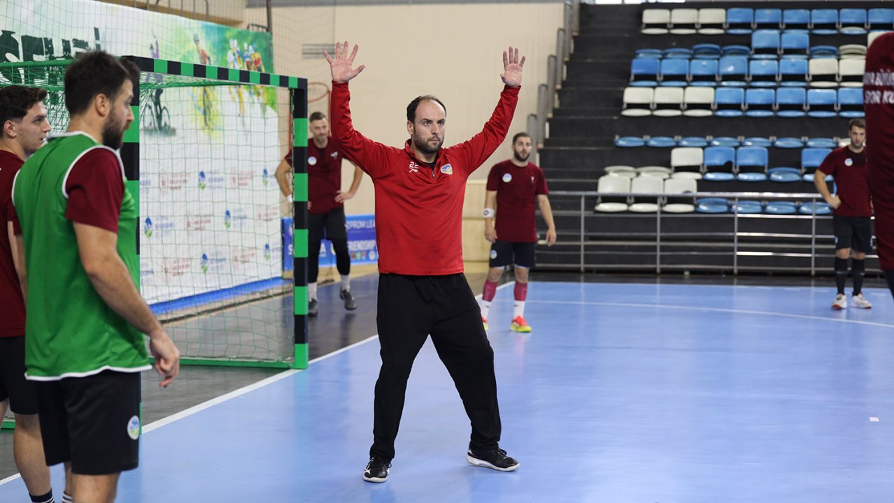 sakarya büyükşehir belediyespor hentbol takımı spor toto maçına hazırlanıyor
