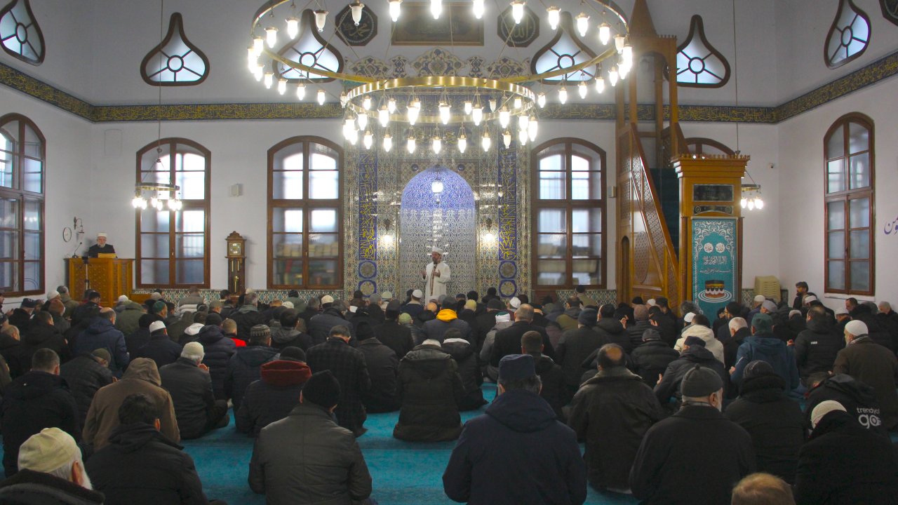 sakarya ve kocaelideki camilerde Şehitler İçin dua edildi