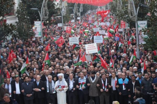 Sakarya’da Filistin’e Destek Yürüyüşünde İsrail Karşıtı Sloganlar Atıldı