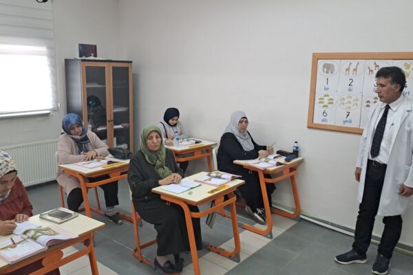 Sakarya’da Kadınlar Okuma Yazma Öğreniyor