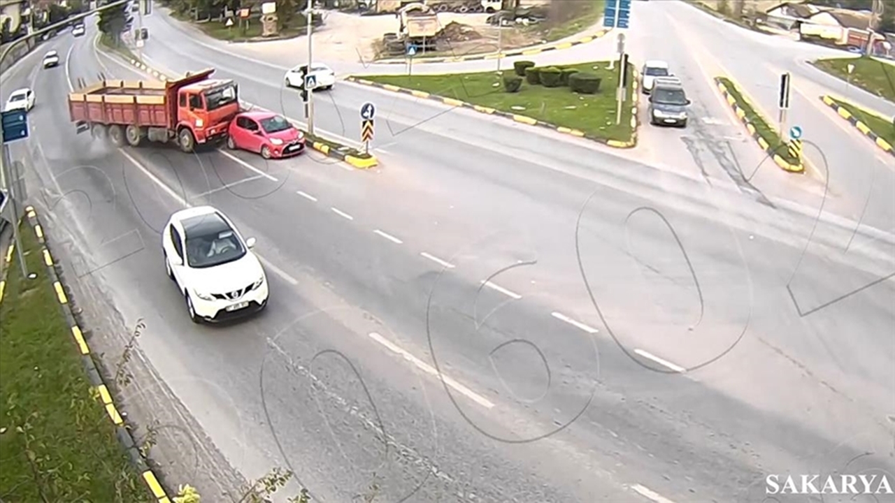 sakaryada kgys kameralarıyla kaydedilen trafik kazaları