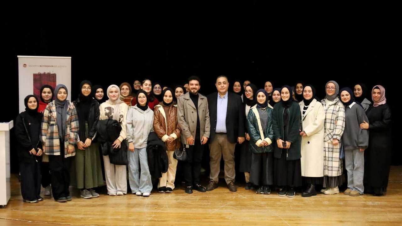 sakaryada sosyal medya ve dezenformasyonla mücadele anlatıldı