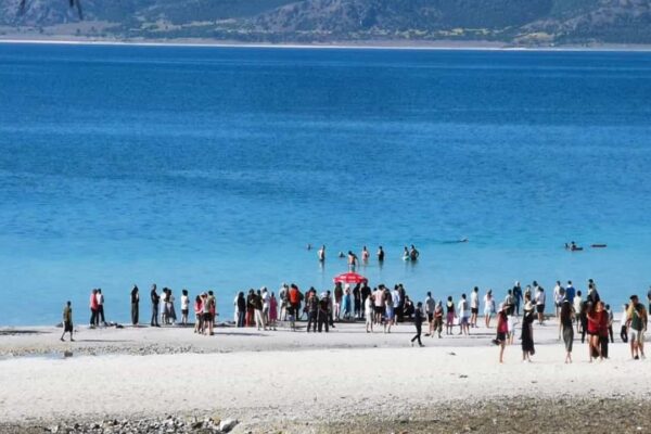 Salda Gölü’nde 13 Yaşındaki Çocuk Hayatını Kaybetti