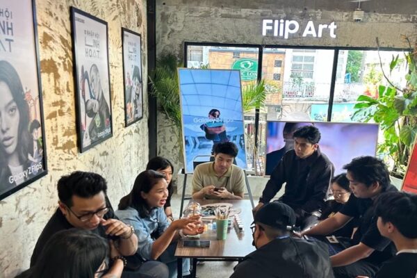 Samsung Galaxy Z Flip5 Flip Cafe’de Sergileniyor