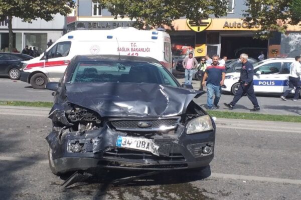 Sancaktepe’de Trafik Kazasında 2 Kişi Yaralandı