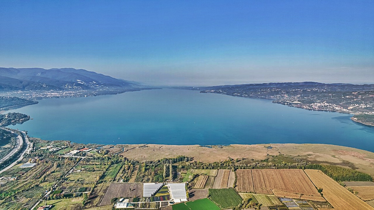 sapanca gölünde yağışların ardından su seviyesi arttı