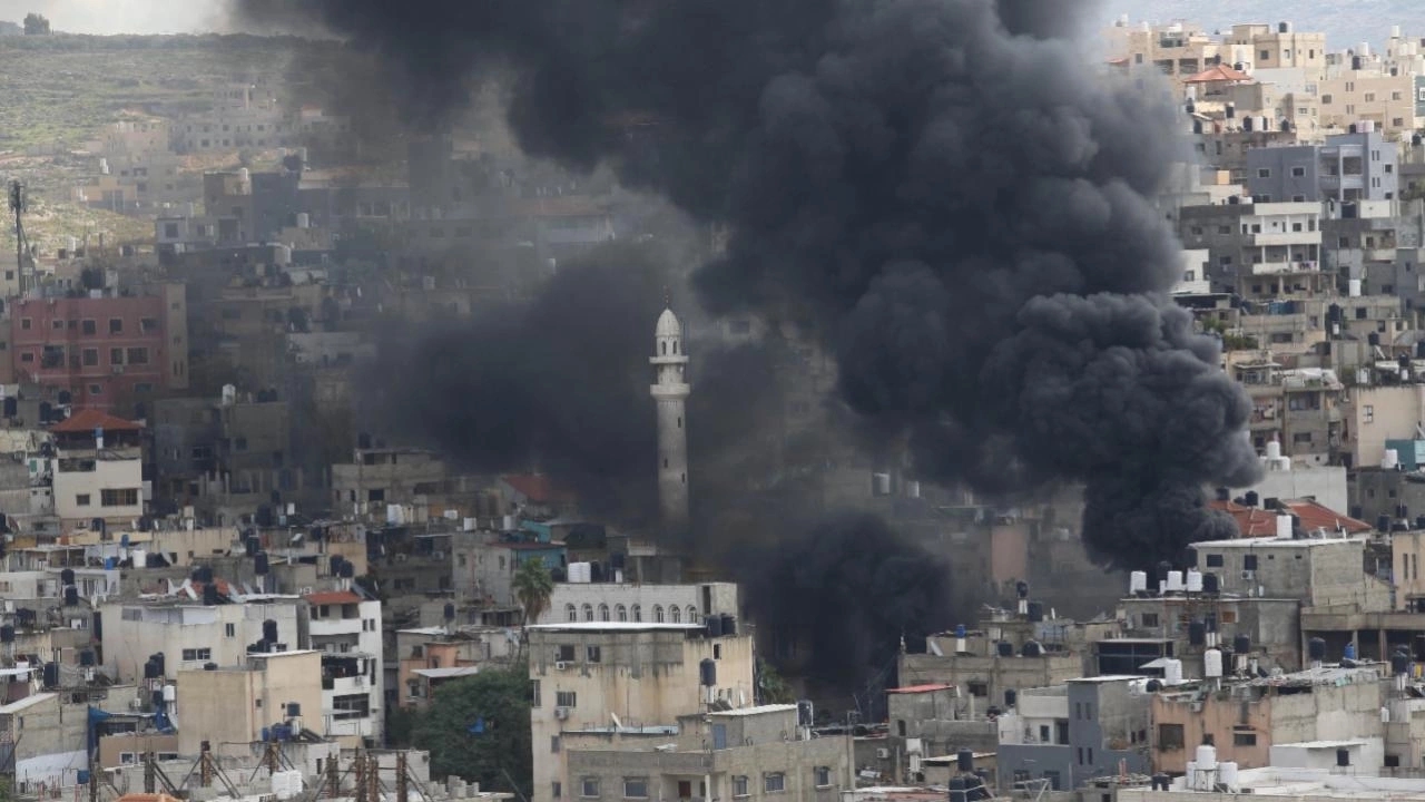 Savaş Uçaklarının Refah’ta Bir Ailenin Evini Bombalaması Sonucu 19 Kişi Öldü
