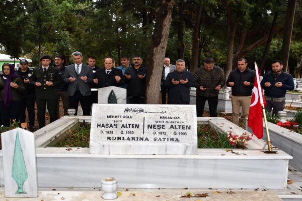 Şehit Öğretmen Neşe Alten Ve Babası Mezarları Başında Anıldı
