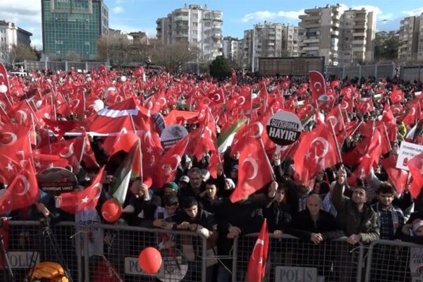 Şehitleri Anma ve Filistin Destek Yürüyüşü Düzenlendi