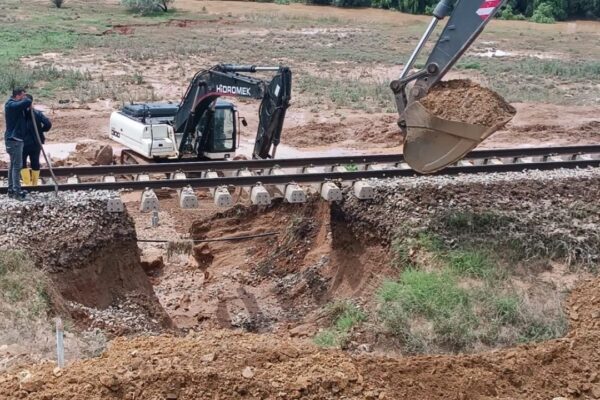 Sel Suları Doğu Ekspresi Ray Hattını Çökertti
