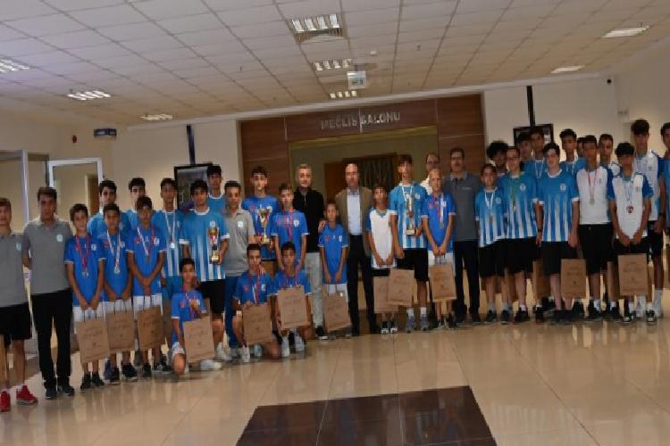 selçuklulu şampiyon hokeycilerden lider pekyatırmacıya ziyaret