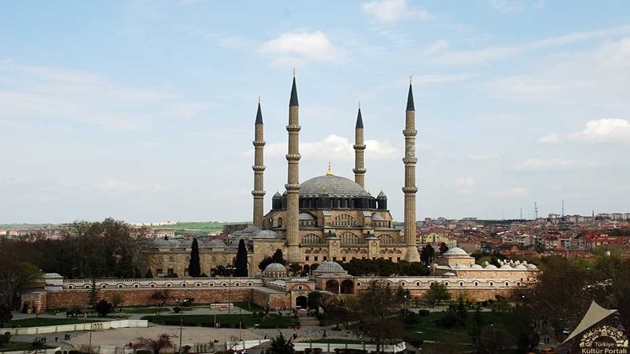 selimiye camii restorasyon Çalışmalarında ziyaretçilerini ağırlamayı sürdürüyor