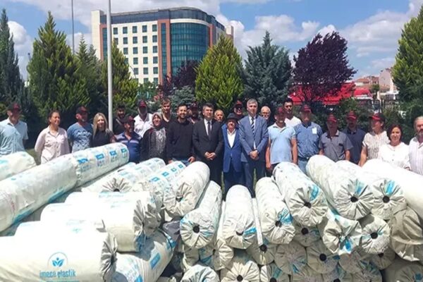 Seracılığın Teşviki İçin Sera Naylonu Dağıtılıyor