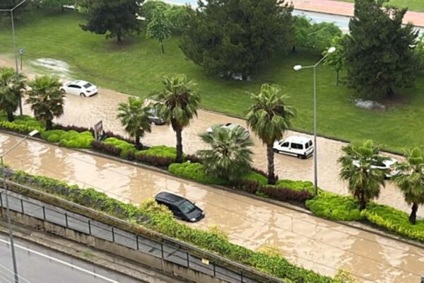 Şiddetli Yağış ve Sel Samsun’da Okulları Tatil Ettirdi 