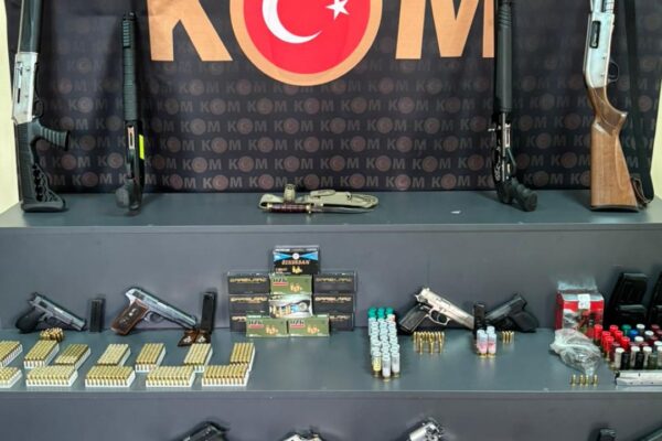 Silah Kaçakçılığı Operasyonunda 5 Şüpheli Tutuklandı