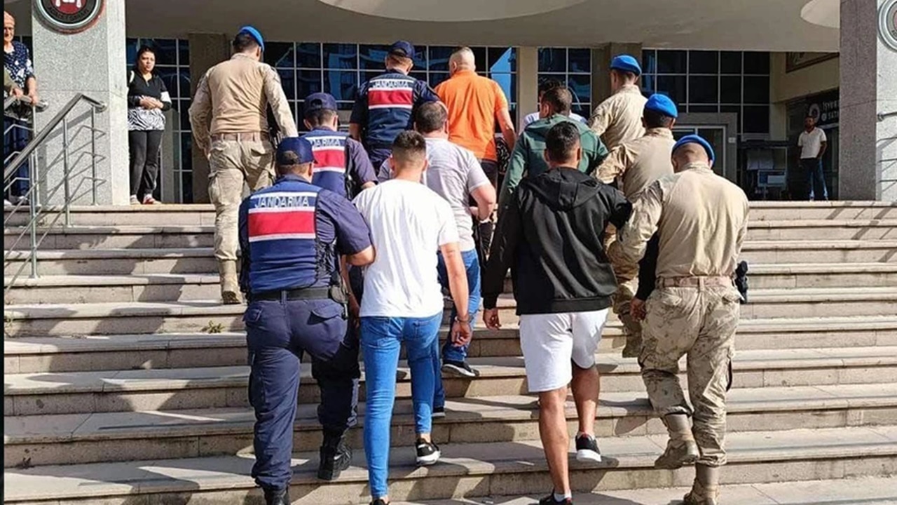 sınır kaçakçılarına müdahale 87 göçmen gözaltında