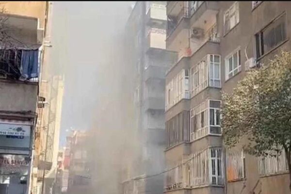 Şirinevler Mahallesinde Bir Apartmanda Patlama  Oldu
