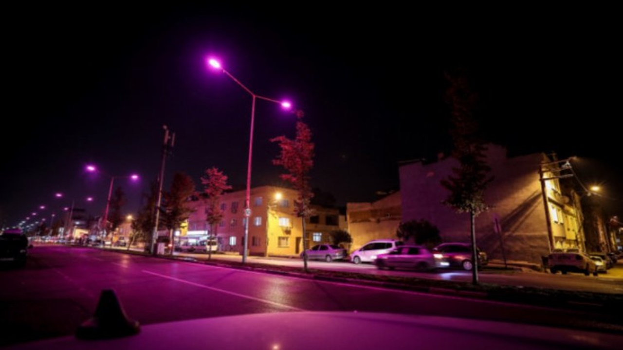 Sokak Lambaları Meme Kanseri Farkındalığı İçin Pembe Yanıyor