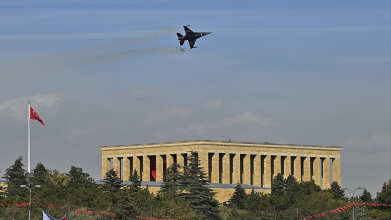 solotÜrk cumhuriyetin 100 yıl kutlamalarında muhteşem gösteri sergiledi