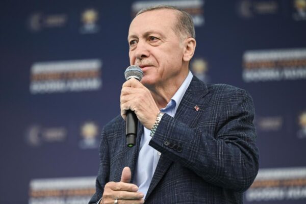 Sosyal Medya Cumhurbaşkanı Erdoğan İçin ”ReisVerilenSözüTutar” Etiketiyle Sallanıyor