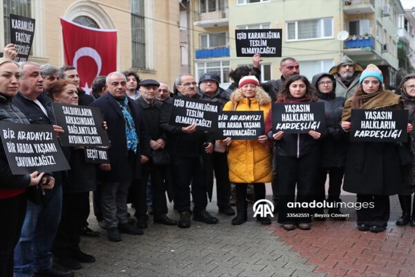 Sarıyer’deki Bazı STK’lerden Santa Maria Kilisesi’ne Taziye Ziyareti