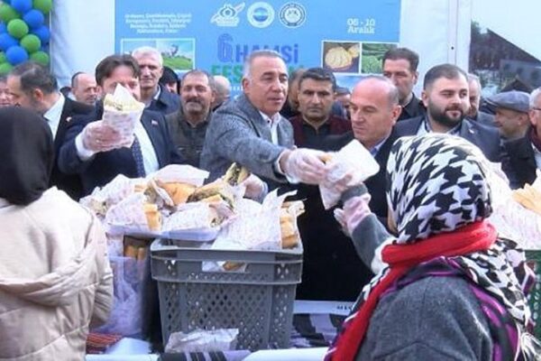 Sultangazi’de 6. Rize Hamsi Festivali Düzenlendi