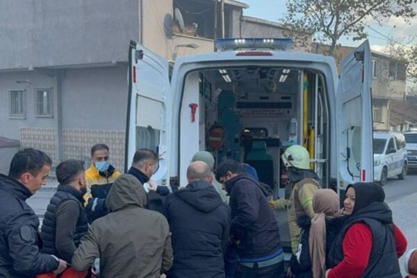 Sultangazi’de Bir Binada Yangın Çıktı