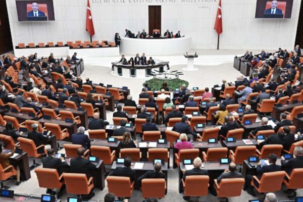 Suriye-Irak Tezkeresi Meclis’ten Geçti! CHP ve HDP’den ‘Hayır’ Oyu