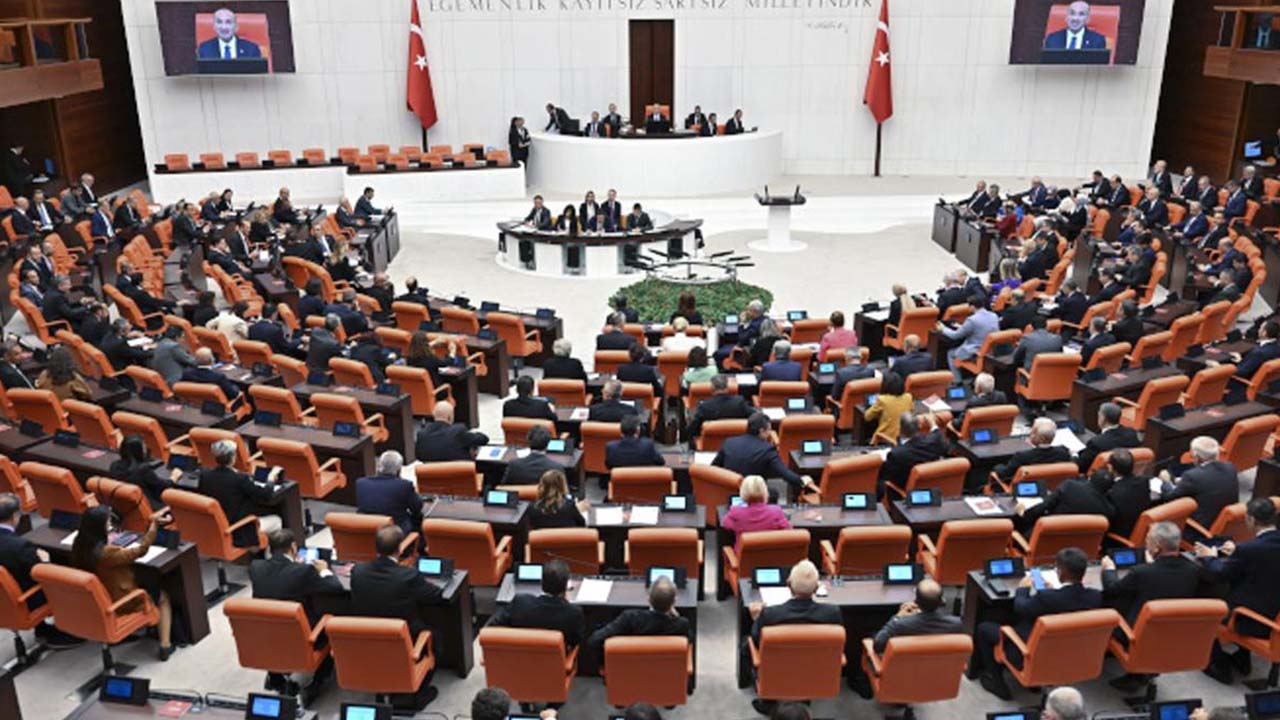 suriye-irak tezkeresi meclisten geçti chp ve hdpden hayır oyu