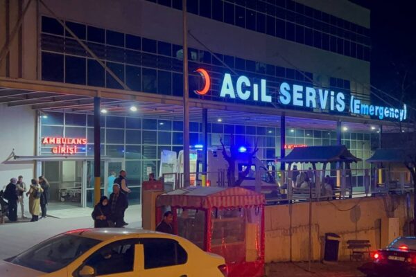 Taksi Şoförü 3 Kişiyi Döner Bıçağıyla Yaraladı