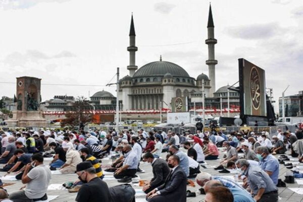 Taksim Camisi’nde 17 Kişi Müslüman Oldu