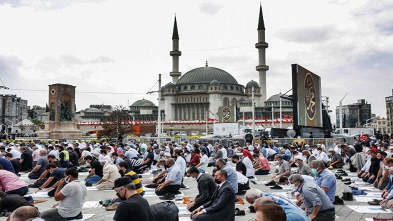 taksim camisinde 17 kişi müslüman oldu