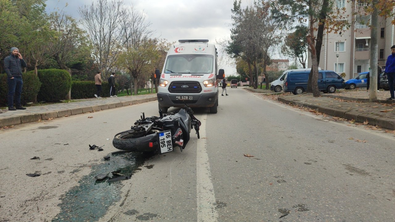 taksiyle Çarpışan motosikletteki 2 kişi yaralandı
