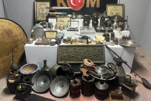 Evinde Çok Sayıda Tarihi Eser Ele Geçirilen Kişi Yakalandı