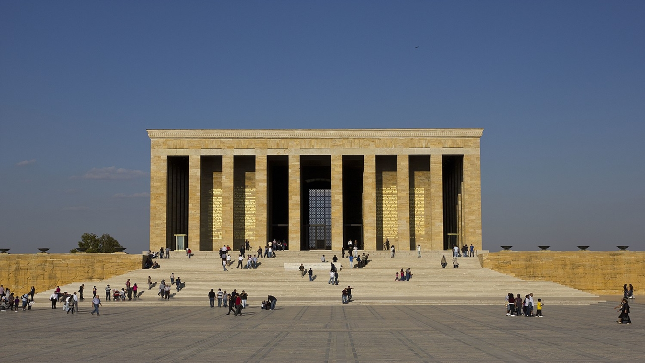 ted anıtkabir ziyaretinde cumhuriyet ve Şehitleri anma mesajı verdi