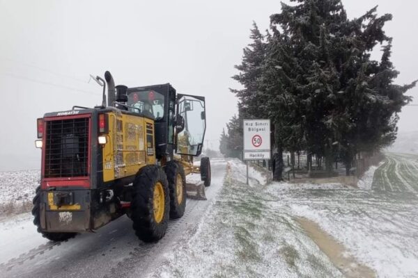Tekirdağ’da Kar Nedeniyle Kapanan 10 Mahalle Yolu Ulaşıma Açıldı