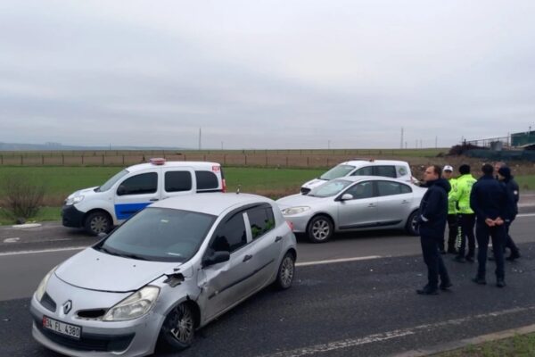 Tekirdağ’da Otomobiller Çarpıştı: 2 Kişi Yaralandı