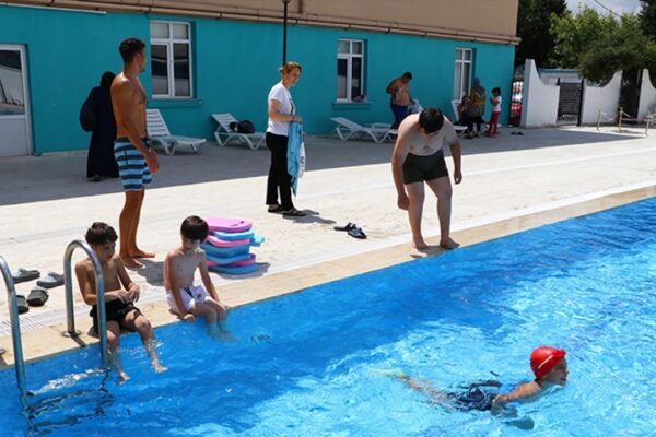 Tekirdağ’da Özel Çocuklar Yüzme Kurslarıyla Engellerini Aşıyor