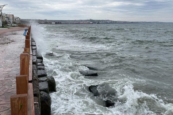 Tekirdağ’da Poyraz Deniz Ulaşımını Engelliyor