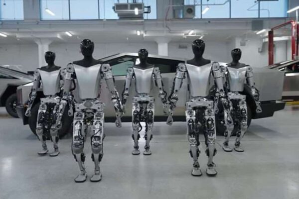 Tesla Mağazalarında Robotlar Çalışacak