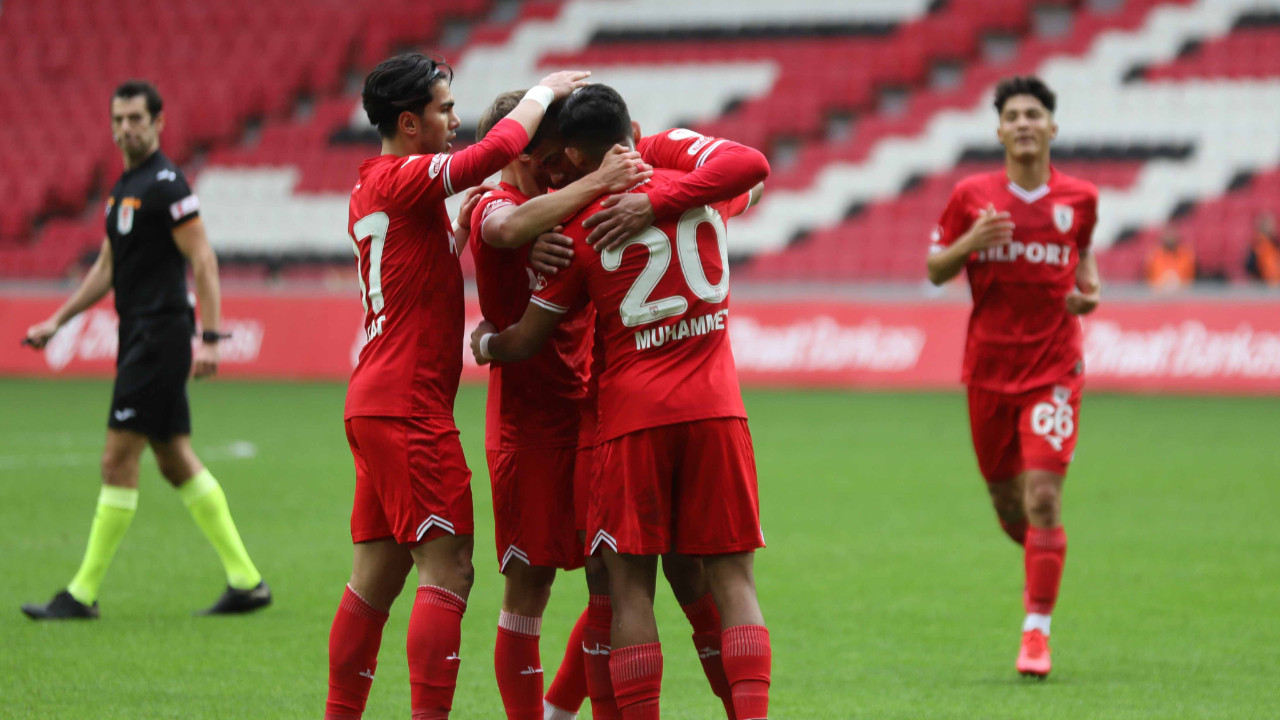 samsunspor-gule-oynaya-5-tura-yukseldi-jdz7.jpg