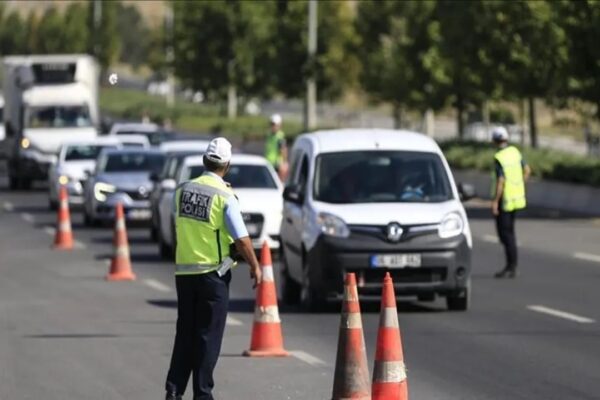 Ticari Takside Uyuşturucuyla Yakalanan Kişiler Tutuklandı