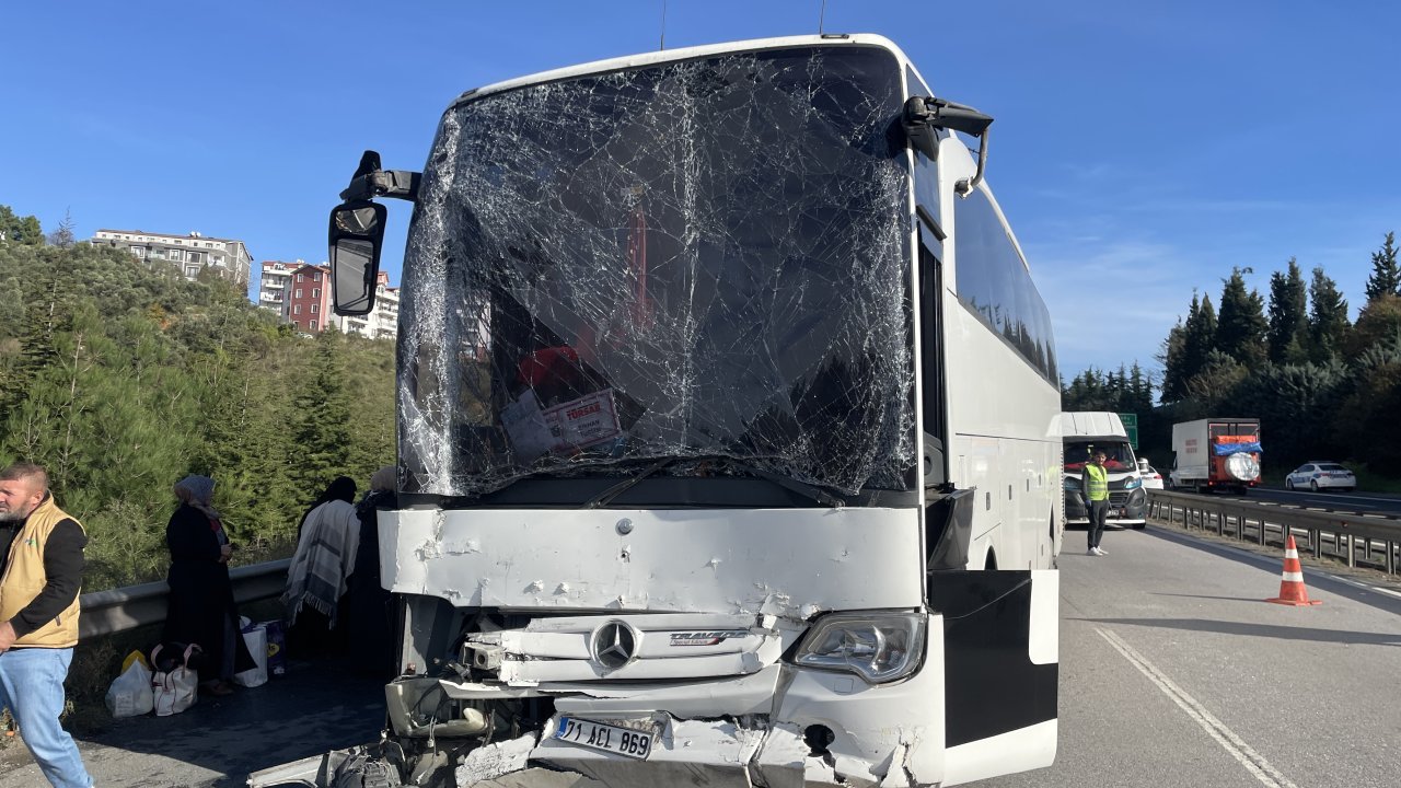tır İle yolcu otobüsü kaza yaptı 6 kişi yaralandı
